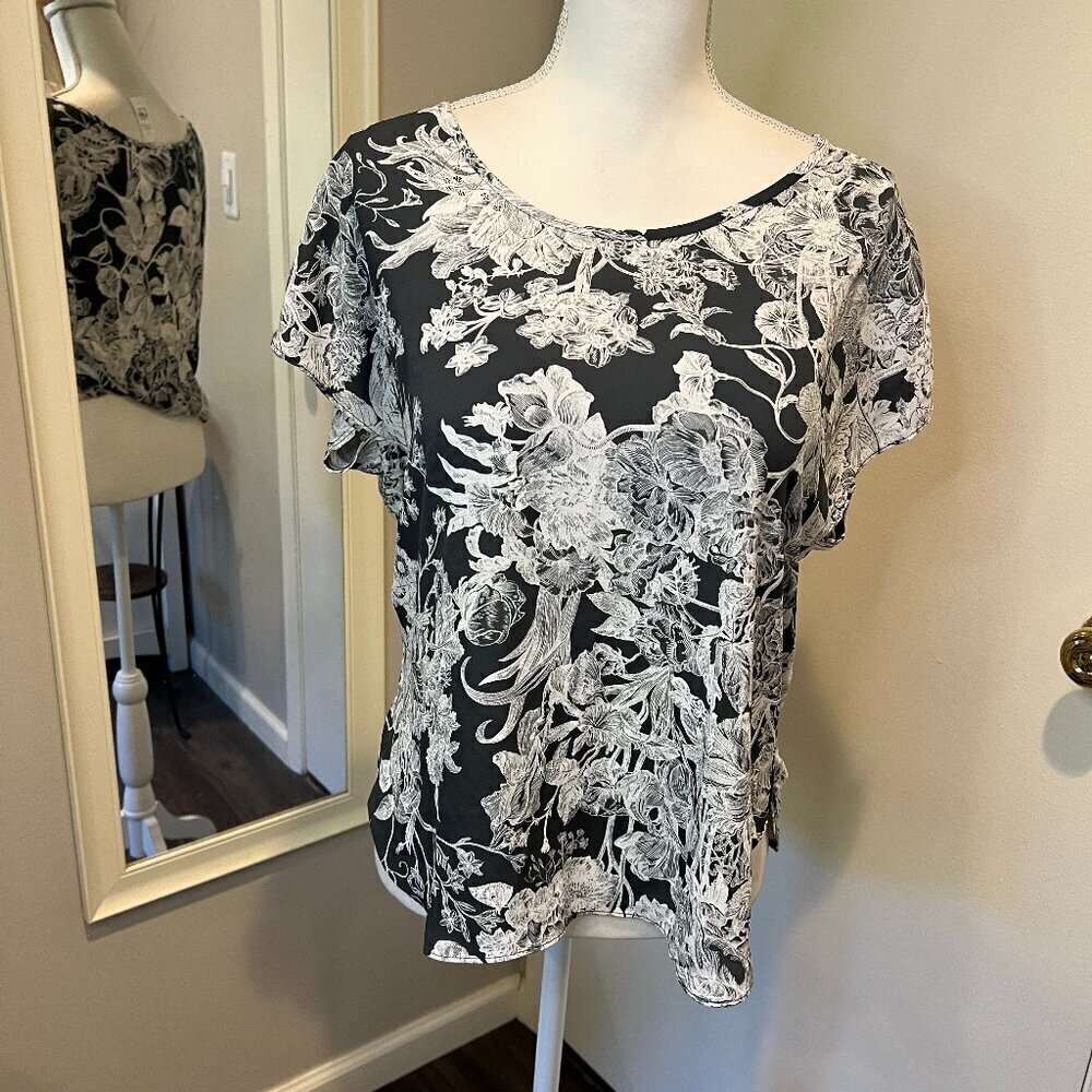 NWT Ann Taylor LOFT Gray & White Floral Dolman Short Sleeve Blouse, SIze Small